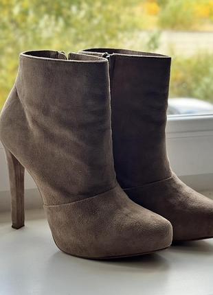 Замшеві чобітки zara