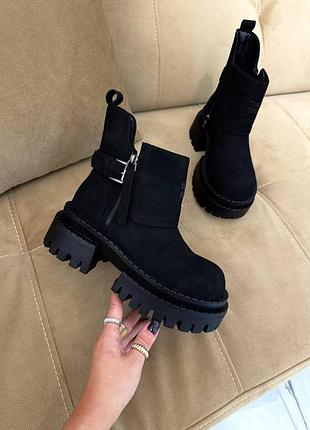 Чорні замшеві зручні зимові черевики