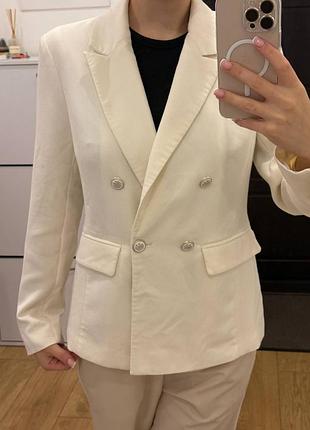 Пиджак молочный классический