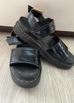 Босоніжки dr.martens