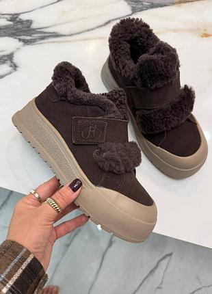 Удобные шоколадные зимние утепленные кеды на одной липучке