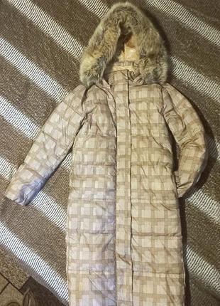 Стильная длинная куртка-пуховик в мелкую клетку марки reserved