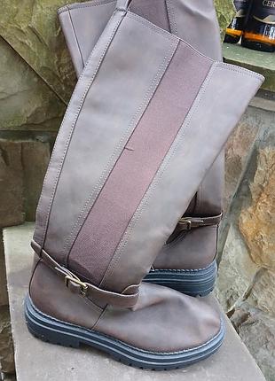 Жіночі осінні чоботи.