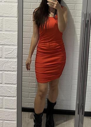 Яскраво червона сукня з драпіровкою, сукня розмір s