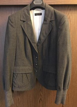 Фирменный шерстяной женский пиджак