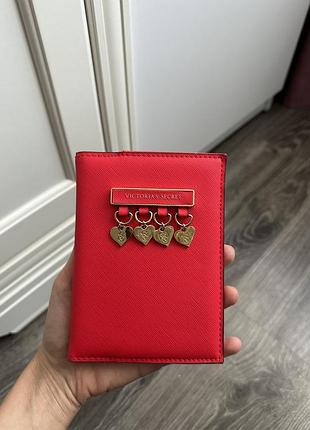 Нова обкладинка на паспорт victoria’s secret