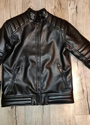 Стильная из эко кожи куртка