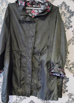 Куртка женская легкая, большого размера.