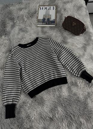 Гарний жіночий светр