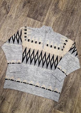 Теплый полувер свитер на молнии.