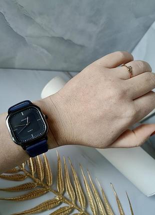 Женские часы на руку с квадратным циферблатом темно синим ремешком