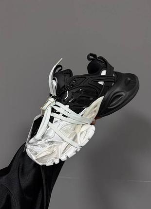 Кроссовки adidas xlg runner
dirty white / black premium