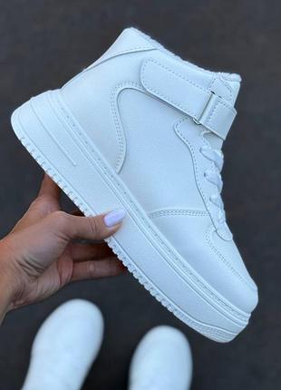 Білі зимові кросівки, чорні зимові кросівки