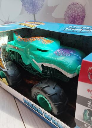 Машина на управлении hot wheels