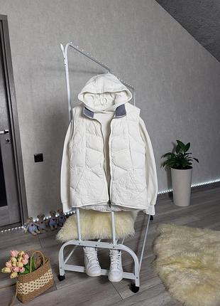 Женская жилетка на пуху