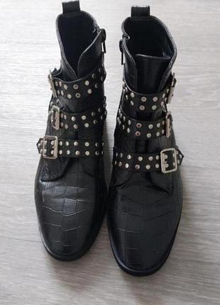 Стильні фірмові демісезонні черевики nelson розмір 37