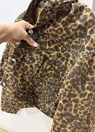 Джинсова леопардова куртка