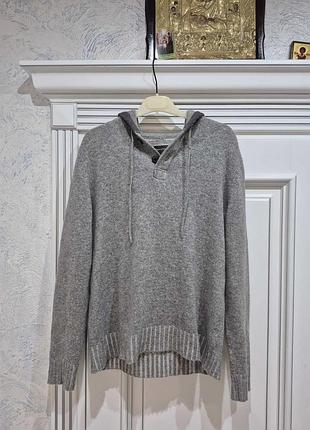 Стильний чоловічий светр з капюшоном