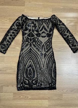 Дуже гарна святкова сукня, в хорошому стані, нереальною гарно сідає по фігурі, ззаду на змійці, якісно вишита паєтками