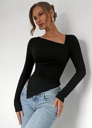 Жіноча кофтинка з асиметричним підголомком