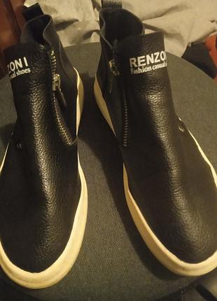 Продам ботинки женские