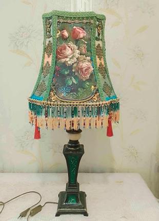 Настільна лампа. ціна   вісім тисяч грн