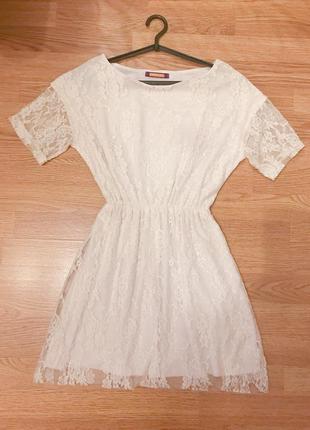 Красивое и нежное нарядное белое гипюровое платье1 фото