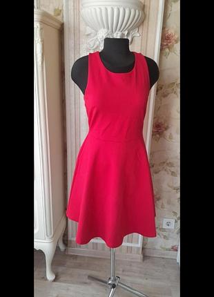 Яркое  красное  сарафан-платье из микродайвига, прекрасно держит форму. размер м.