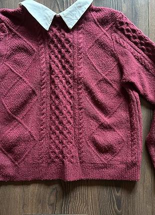 Продам теплий светр с воротником біленьким класичний