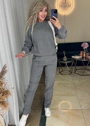 Костюм жіночий