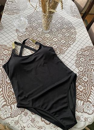 Актуальний суцільний купальник великого розміру