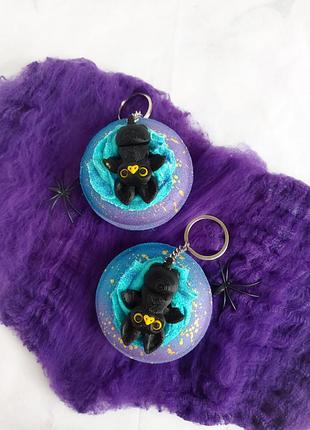 Бомбочка с пеной и брелоком летучая мышь