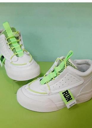Осінні кросівки хайтопи з неоново-зеленими шнурками