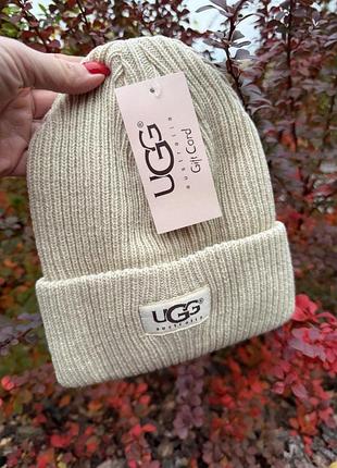 Шапка вʼязана ugg