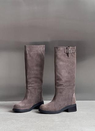 Стильні жіночі чоботи