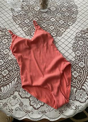 Актуальний суцільний купальник