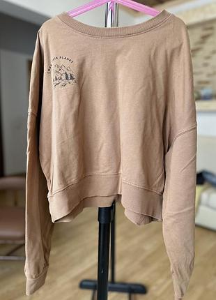 Світшот від бренду clockhouse (c&a) у теплому карамельно-коричневому кольорі.