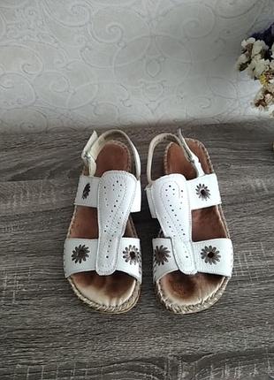 Шкіряні босоніжки