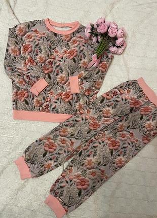 Костюм для дівчинки