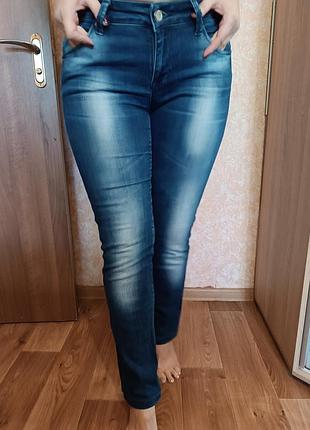 Джинсы женские