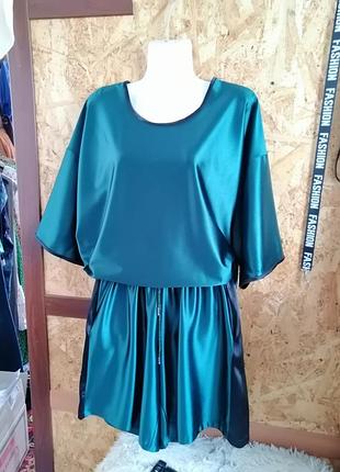 Летний классный эффектный костюм атлас шорты высокая посадка бермуды широкие с карманами и шнуровкой со стразами и футболка оверсайз