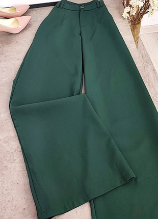 Класичні темно-зелені брюки prettylittlething