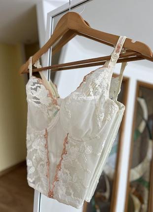 Корсет жіночий розмір с , чашка 70b