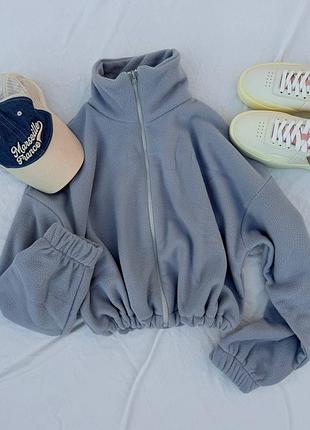 Объемный флисовый бомбер на молнии