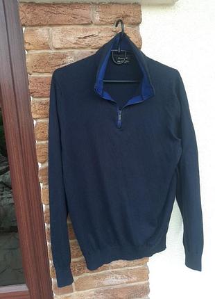 Теплый шерстяной брендовый светер. оригинал бенда с логотипом. швейцария.