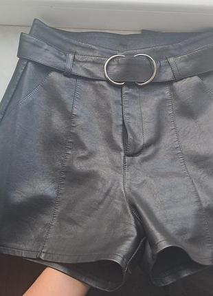 Новые кожаные шорты,размер s