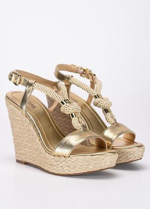 Босоніжки шкіряна на танкетці щолоті брендові оригінал michael kors
