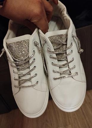 Кроссовки, кеды с блестящими шнурками