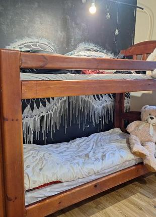 Продам кровать детское 2 ярусов, массив сосны, производилось под заказ.