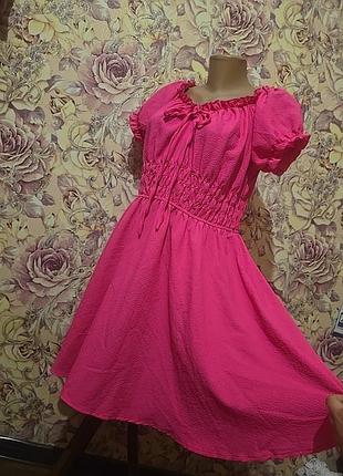 Ярко-розовое платье (фуксия)